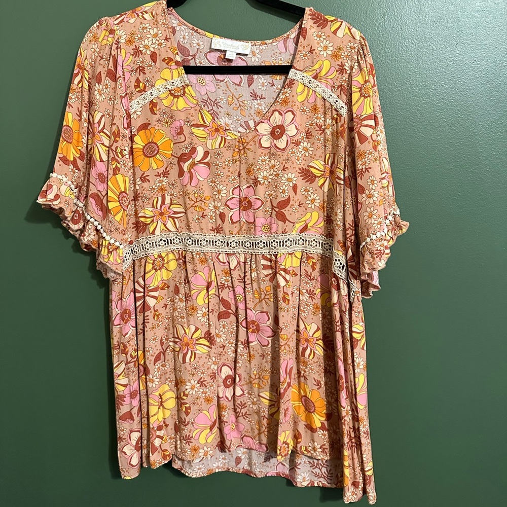 Retro, floral blouse.